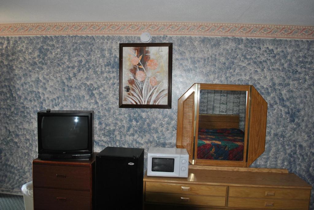 Travel Inn Motel Michigan City Room photo